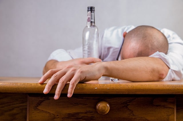 drinking alcohol is harmful, its health impacts, symptoms of excessive drinking,